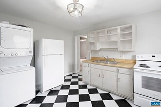 136 Goodman St in Charlottesville, VA - Building Photo - Building Photo