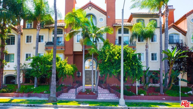 7120 La Tijera Blvd in Los Angeles, CA - Building Photo - Building Photo