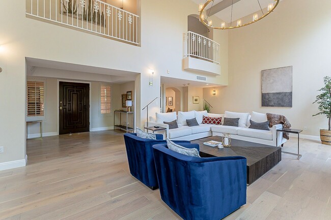 property at 8602 E Vista Del Lago