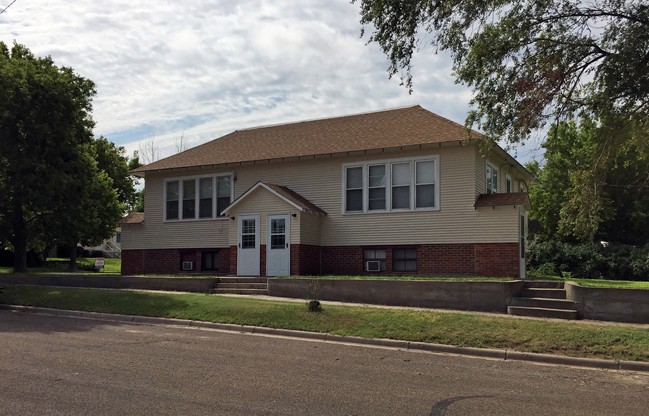 104 W 3rd St in Saint Francis, KS - Building Photo - Primary Photo