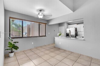 341 W Park Dr in Miami, FL - Building Photo - Building Photo