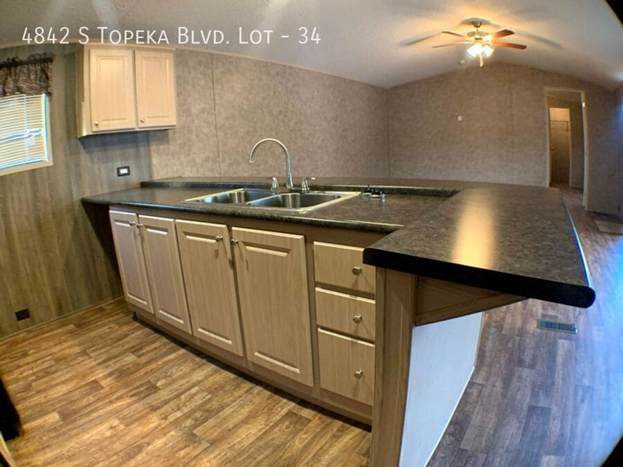 4842 SW Topeka Blvd in Topeka, KS - Building Photo