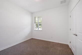 1008 Moose Rd in Hutto, TX - Building Photo - Building Photo