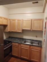 220 W Walnut St, Unit 7 in Kalamazoo, MI - Building Photo - Building Photo