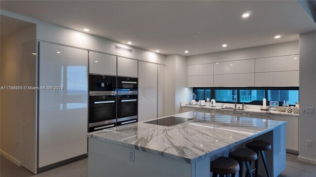18555 Collins Ave, Unit 905 in Sunny Isles Beach, FL - Building Photo - Building Photo