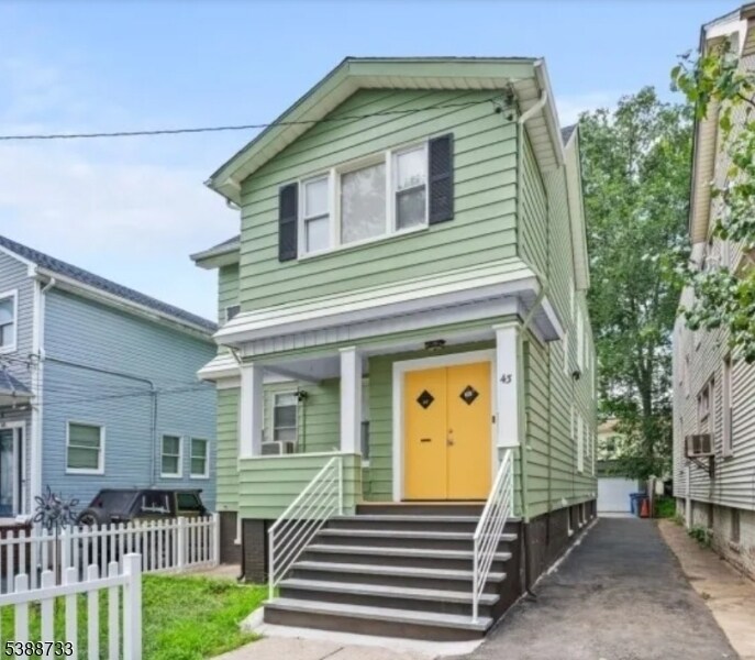 43 Philip Pl in Irvington, NJ - Building Photo