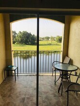 2100 Greenview Shores Blvd in Wellington, FL - Foto de edificio - Building Photo