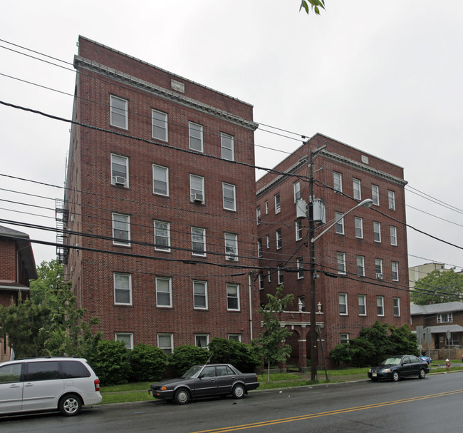 Maple Gardens in Ridgefield, NJ - Building Photo - Building Photo