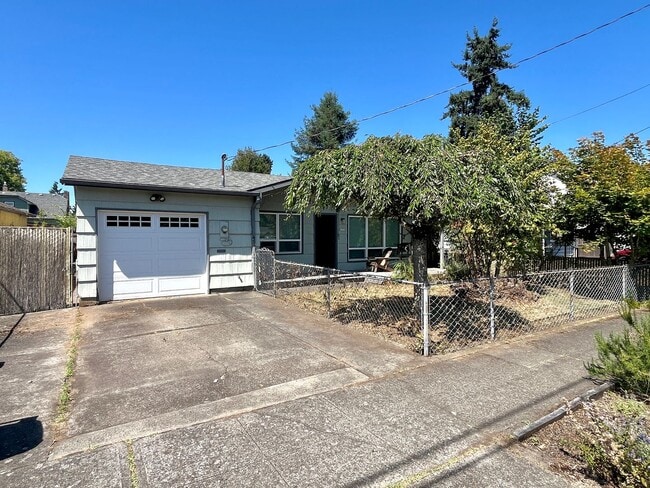 6353 N Gay Ave in Portland, OR - Building Photo - Building Photo