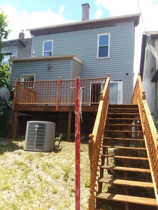 807 Crawford Ave in Altoona, PA - Foto de edificio - Building Photo