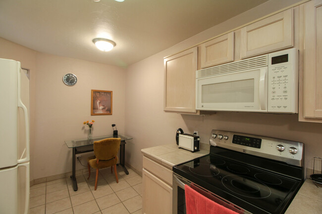 5675 N Camino Esplendora in Tucson, AZ - Building Photo - Building Photo