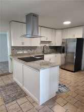 9882 Connecticut St in Bonita Springs, FL - Foto de edificio - Building Photo