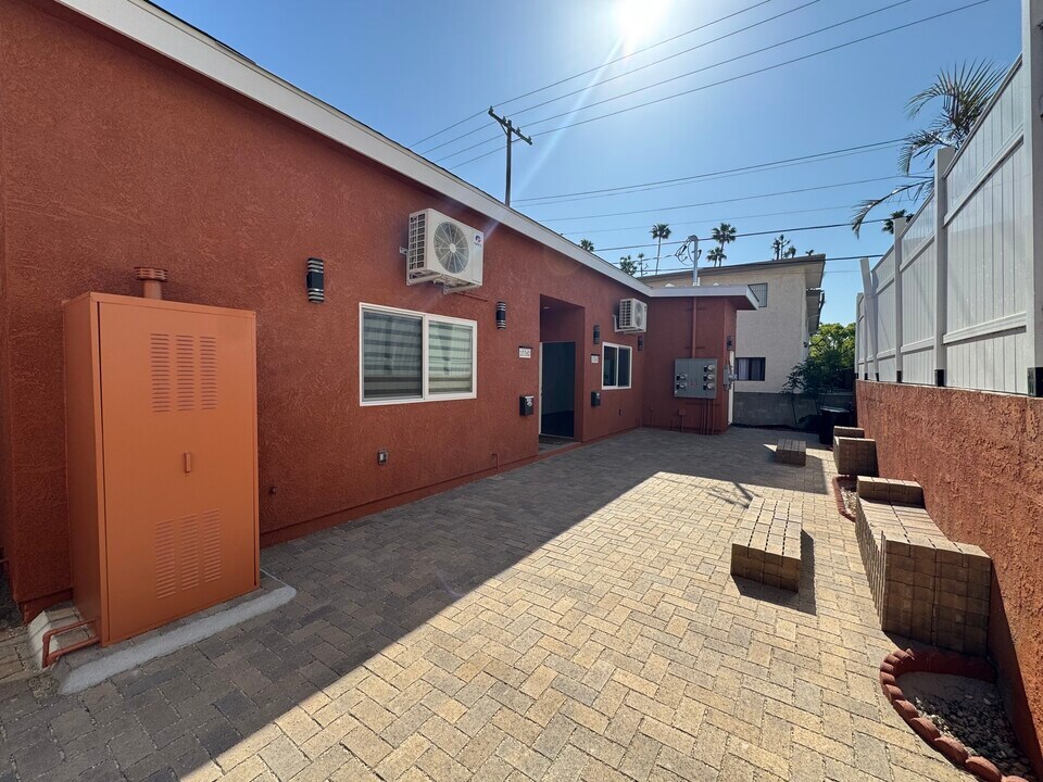 1036 Western Ave, Unit D in Glendale, CA - Foto de edificio