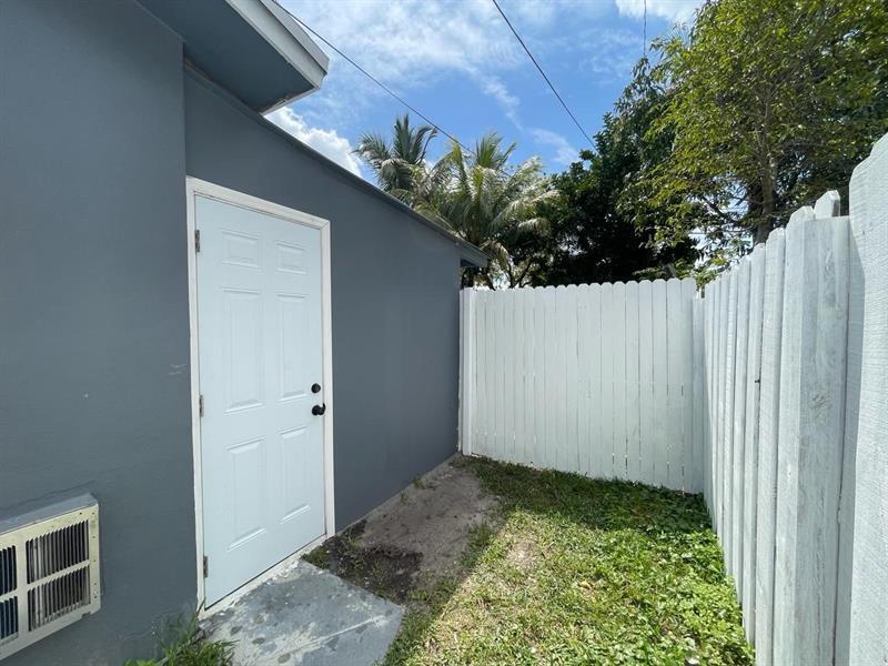 6602 SW 19th Ct in Pompano Beach, FL - Building Photo