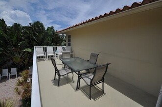 1941 NE 51st St-Unit -46 - Vegas in Fort Lauderdale, FL - Building Photo - Building Photo