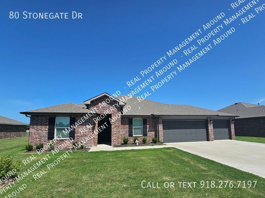80 Stonegate Dr in Pryor, OK - Building Photo