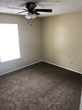 209 Vista Way-Unit -215 in Benbrook, TX - Foto de edificio - Building Photo