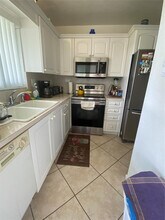 2100 NE 38th St in Lighthouse Point, FL - Building Photo - Building Photo