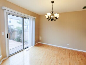 905 Sturnbridge Ct in Schaumburg, IL - Building Photo - Building Photo