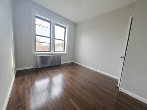 419 Ocean Ave, Unit 3F in Jersey City, NJ - Building Photo - Building Photo