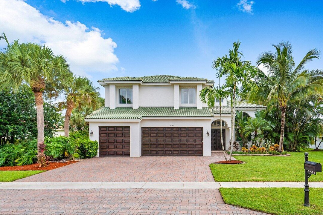 4647 Windward Cove Ln in Wellington, FL - Building Photo