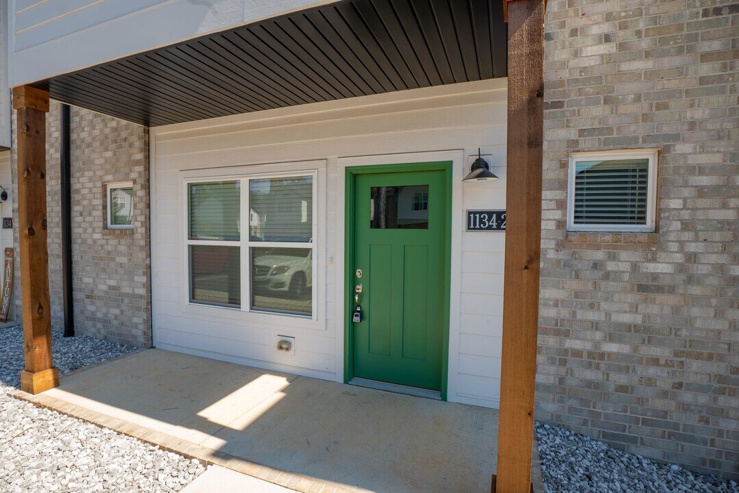 1195 N Pink Ter in Fayetteville, AR - Foto de edificio