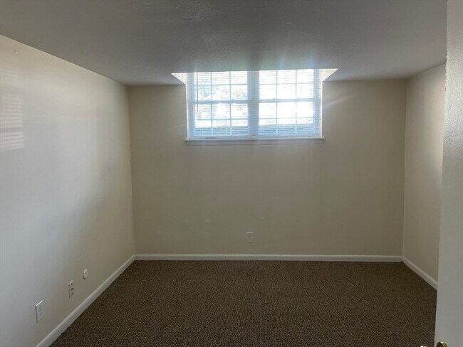 7 Lake Shore Ct, Unit #2B in Boston, MA - Building Photo - Building Photo