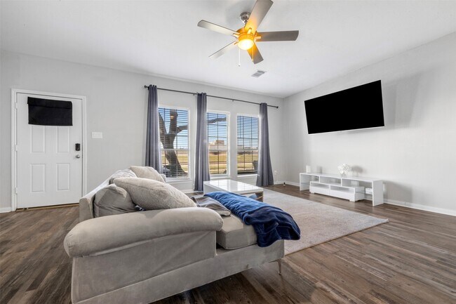 1413 TX-146 in La Porte, TX - Building Photo - Building Photo