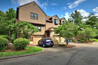 14 Rosewood Cir in Monroe, CT - Building Photo - Building Photo