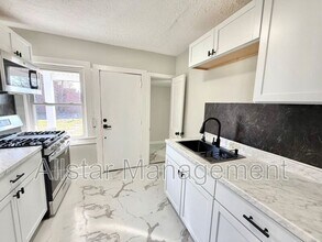 924 Spring Ave NE in Canton, OH - Building Photo - Building Photo