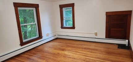 27 Orient St, Unit 2 in St Johnsbury, VT - Building Photo - Building Photo
