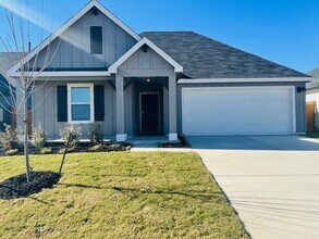 132 LAS LOMAS Dr in San Marcos, TX - Foto de edificio - Building Photo