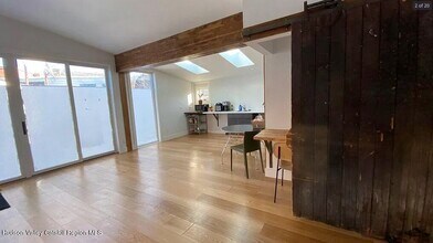 747 Columbia St in Hudson, NY - Building Photo - Building Photo