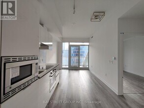 230 Simcoe St in Toronto, ON - Building Photo - Building Photo