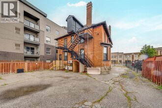 961 Ouellette Ave in Windsor, ON - Foto de edificio - Building Photo