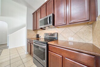 1730 S Diamondhead Blvd in Crosby, TX - Foto de edificio - Building Photo