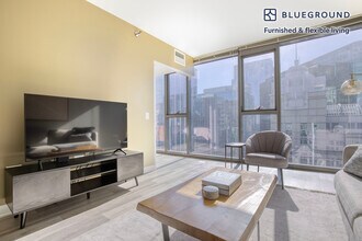 210 N Wells St in Chicago, IL - Building Photo - Building Photo