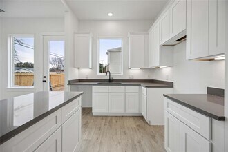8107 Calhoun Rd-Unit -A in Houston, TX - Building Photo - Building Photo