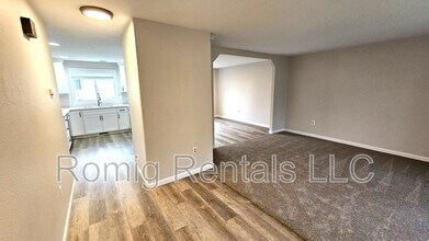 10032 NE 19th St in Vancouver, WA - Foto de edificio - Building Photo