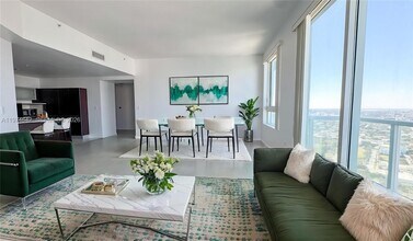 1900 N Bayshore Dr, Unit 4112 in Miami, FL - Foto de edificio - Building Photo