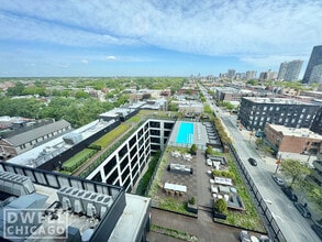 5039 N Broadway St, Unit 1 in Chicago, IL - Foto de edificio - Building Photo