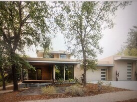 540 S Cloverdale Blvd in Cloverdale, CA - Building Photo