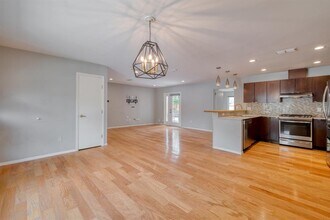 1413 Berkshire Dr in Austin, TX - Building Photo - Building Photo