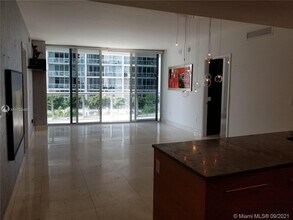 475 Brickell Ave, Unit 1610 in Miami, FL - Foto de edificio - Building Photo