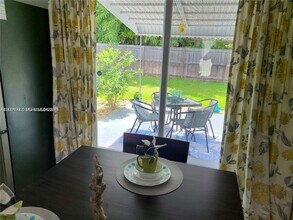 2741 NE 16th Ave in Wilton Manors, FL - Foto de edificio - Building Photo