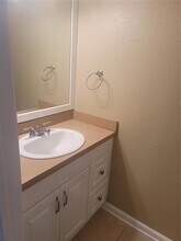 106 Austin Stone Dr in Duncanville, TX - Foto de edificio - Building Photo