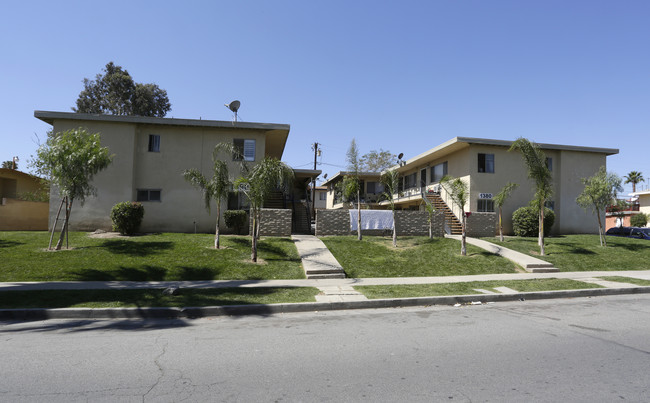 1380-1390 Circle City Dr in Corona, CA - Building Photo - Building Photo