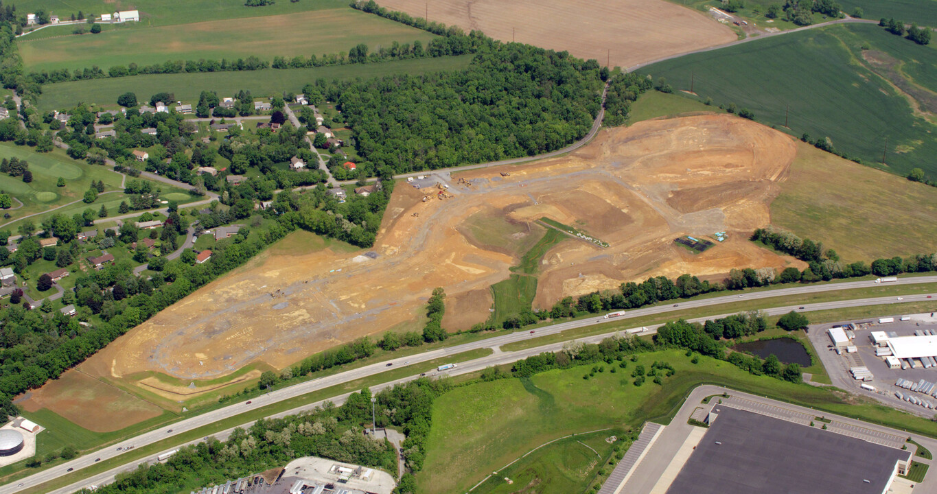 121 Country Club Rd in Carlisle, PA - Building Photo