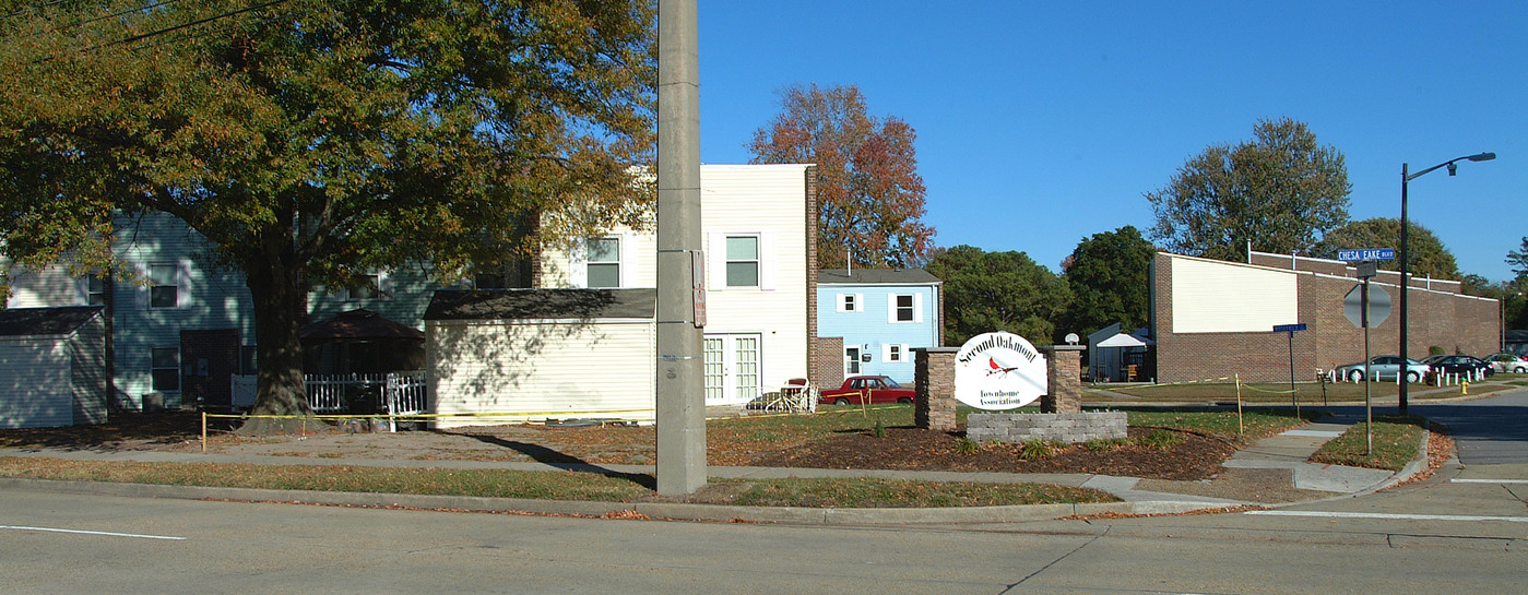 Second Oakmont Townhouses in Norfolk, VA - Building Photo