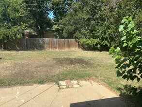 2211 Granada Dr in Irving, TX - Building Photo - Building Photo